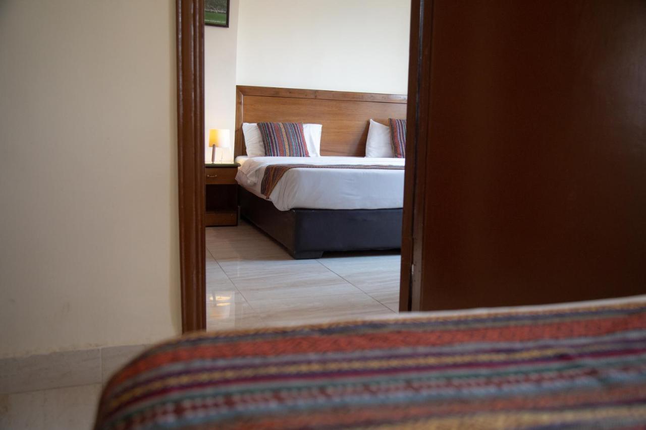 Antika Hostel *